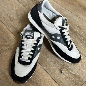 Saucony Hornets sz 10